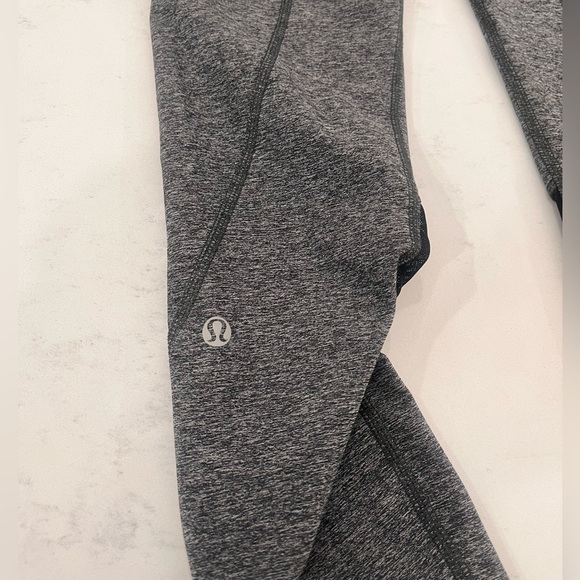 Lululemon Cropped Heathered Gray and Black with Teal Waistband EUC - Picture 2 of 7